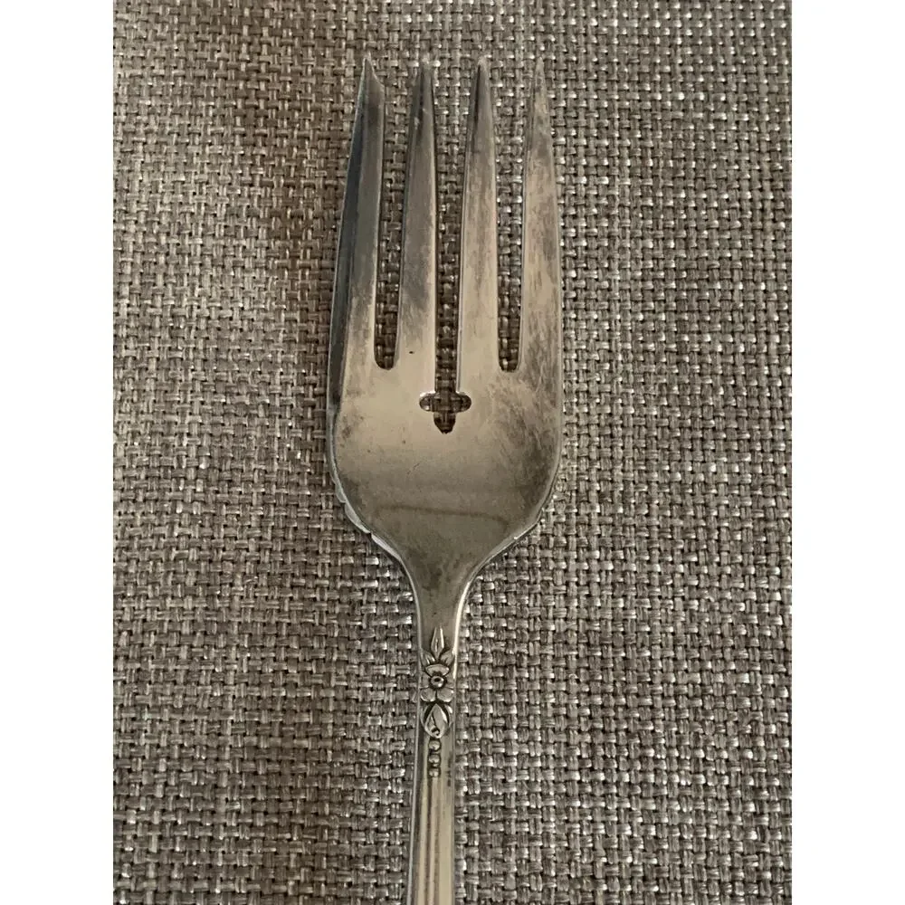 Rogers 1881 Oneida Ltd 1948 Salad Fork Plantation Pattern 6 1/2